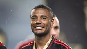 Médico do Flamengo abre o jogo sobre lesão de De La Cruz
