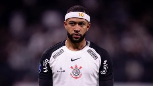Impasse financeiro entre Corinthians e Memphis trava futuro do atacante
