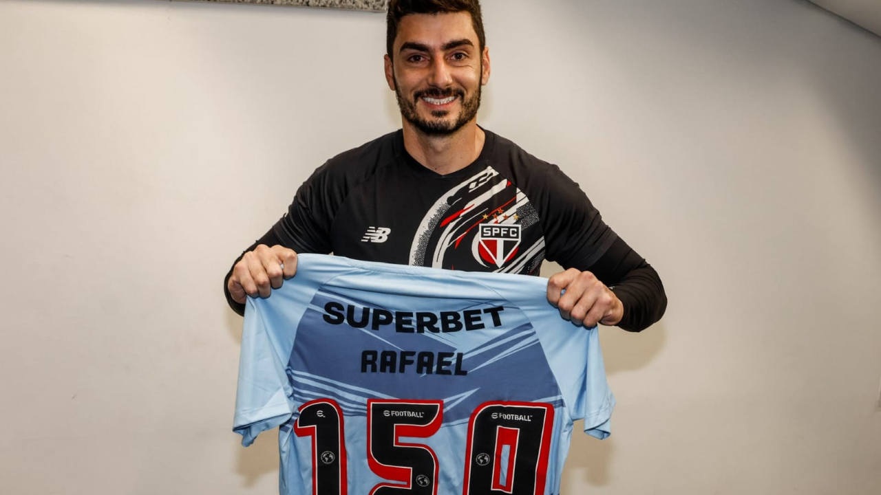Rafael recebe homenagem pelos 150 jogos no São Paulo | Reprodução/X/São Paulo FC