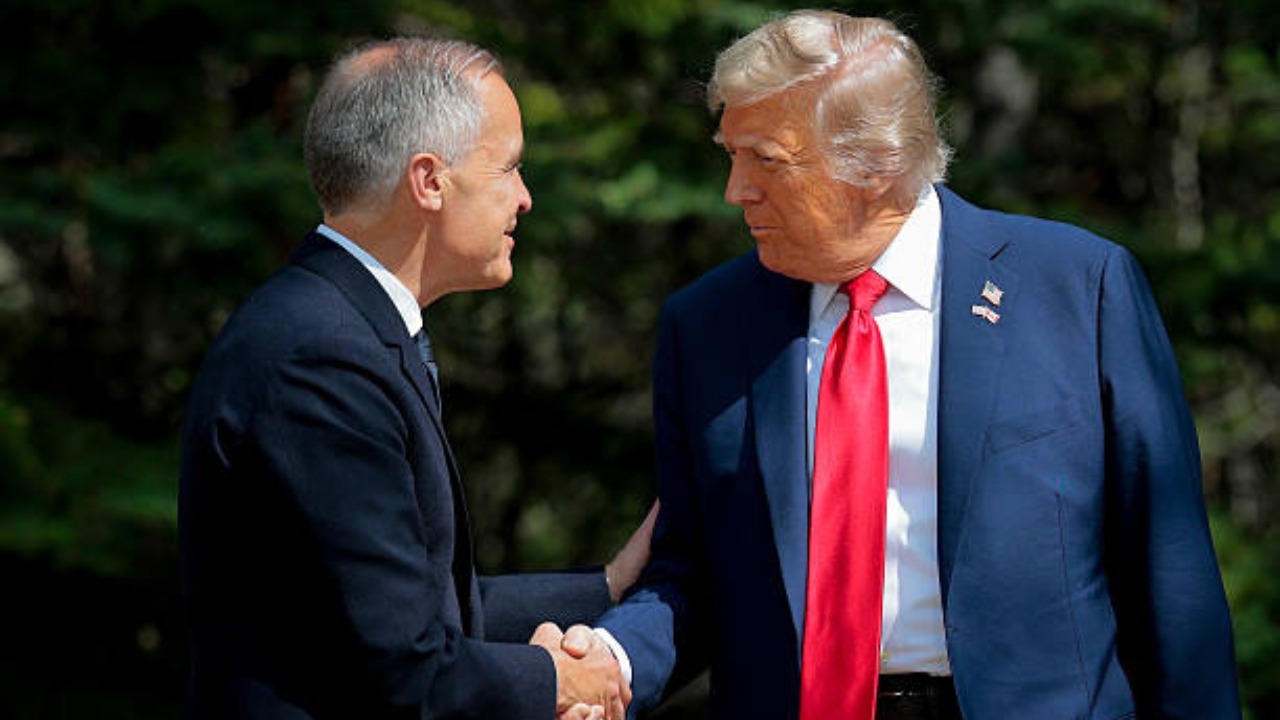 Presidente dos EUA Donald Trump e primeiro-ministro canadense Mark Carney em reunião do G7 no início de junho | Reprodução/Chip Somodevilla/Getty Images Embed
