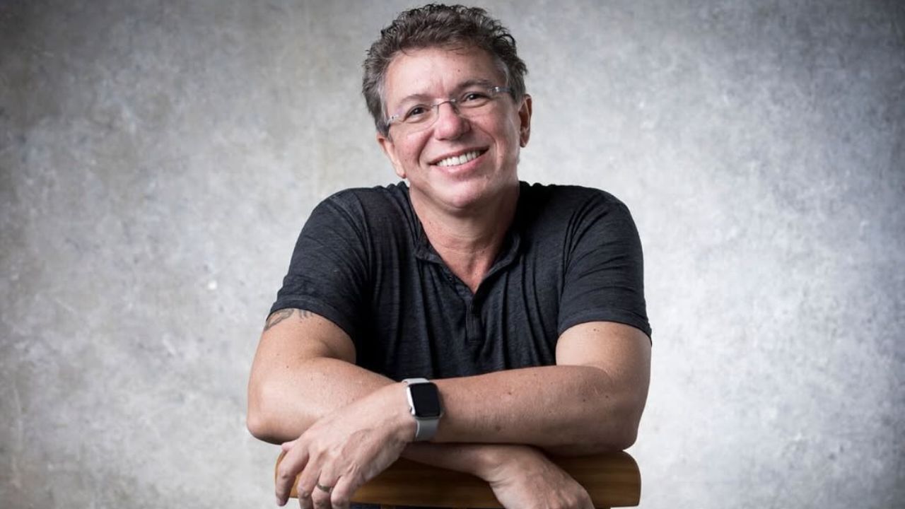 Boninho em ensaio de fotos | Reprodução/instagram/@jbboninho