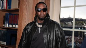 Fãs de P. Diddy celebram com óleo de bebê após decisão judicial parcial
