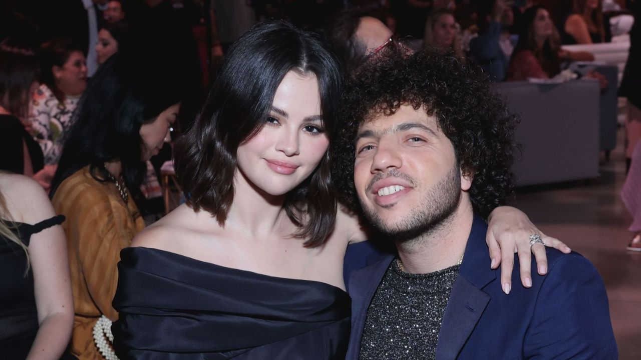 Selena Gomez e Benny Blanco em um evento | Foto: Reprodução/Amy Sussman/Getty Images Embed