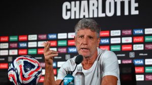 Renato diz manter estilo e pensa em estratégia para vencer o Chelsea