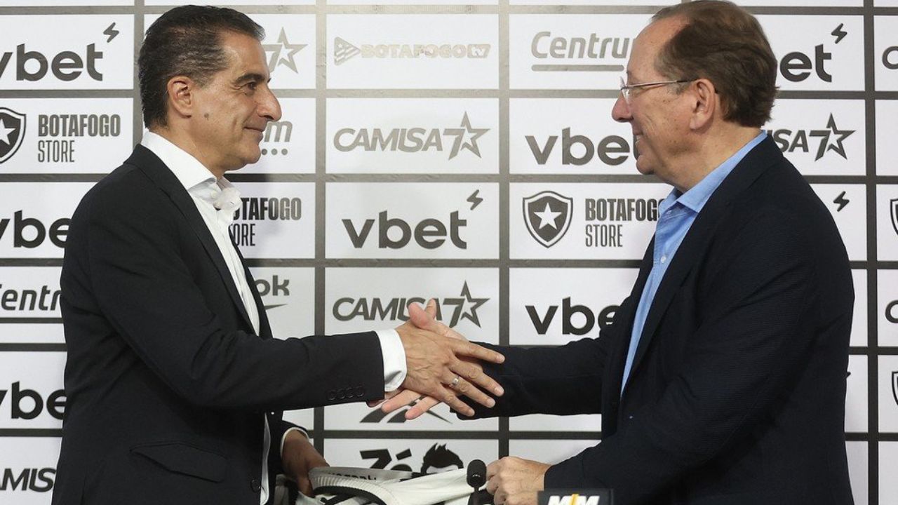 Textor e Renato Paiva e sua apresentação pelo Botafogo |
reprodução/X/@MeuBotafogo