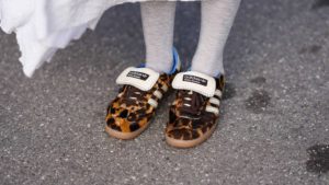 Tênis chuteira são os novos queridinhos do momento