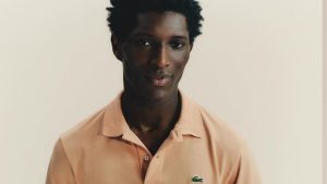 Lacoste apresenta nova polo em espaço de shopping em São Paulo