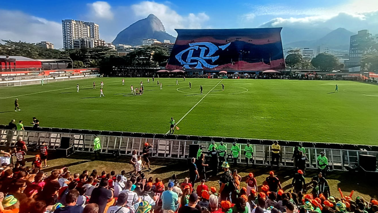Estádio da Gávea recebeu nova arquibancada provisória para o jogo desta sexta-feira (18) | Reprodução/Matheus dos Reis/Lorena R7