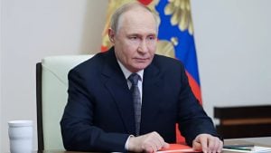 Após conversa com Trump, Putin lança maior ataque aéreo à Ucrânia desde 2022