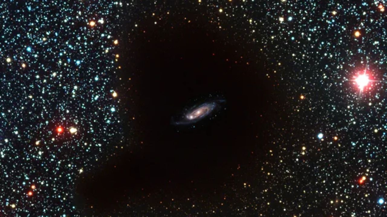 Imagem da Via Láctea representada no centro de um vazio cósmico | Reprodução/ESO/NASA