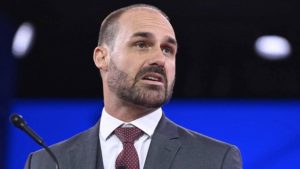 Eduardo Bolsonaro pode perder mandato após fim da licença