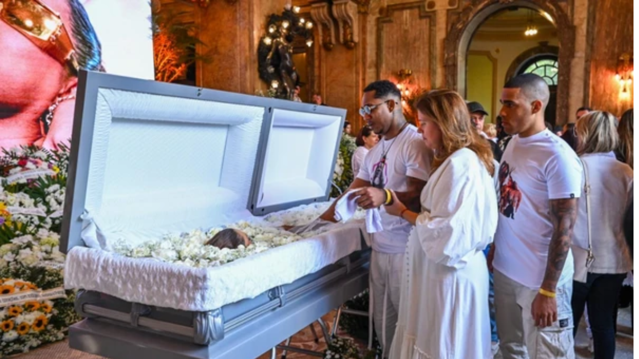 Foto destaque: Velório de Preta Gil | Reprodução/Elias Dantas/Alô Alô Bahia
