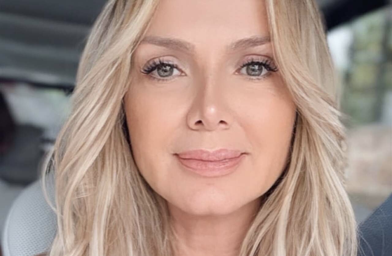 Eliana posando para selfie | Reprodução/Instagram/@eliana