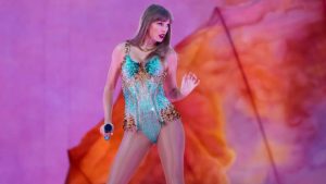 Taylor Swift ganha 13 estátuas de cera inspiradas em looks da turnê “The Eras Tour”