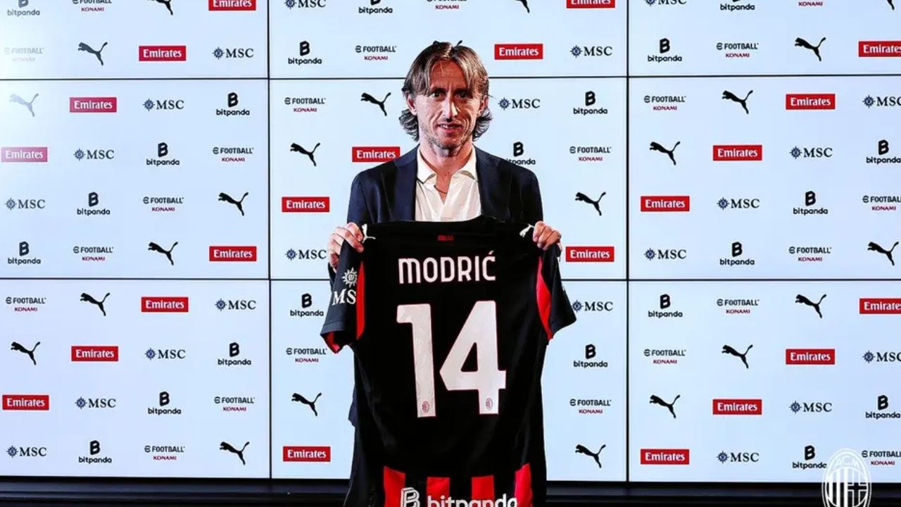Meio-campo assina contrato com Milan
Reprodução/Instagram/@acmilan