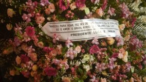 Coroas de flores homenageiam Preta Gil em velório: Lula e Janja, Ivete Sangalo e outros famosos