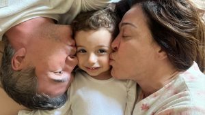 Claudia Raia diz que gravidez aos 55 anos foi “inconsequente”