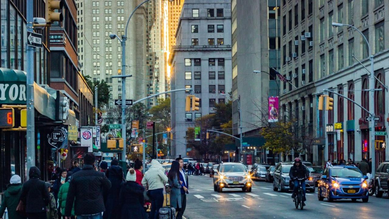 Via movimentada Park Avenue | Reprodução/Freepik