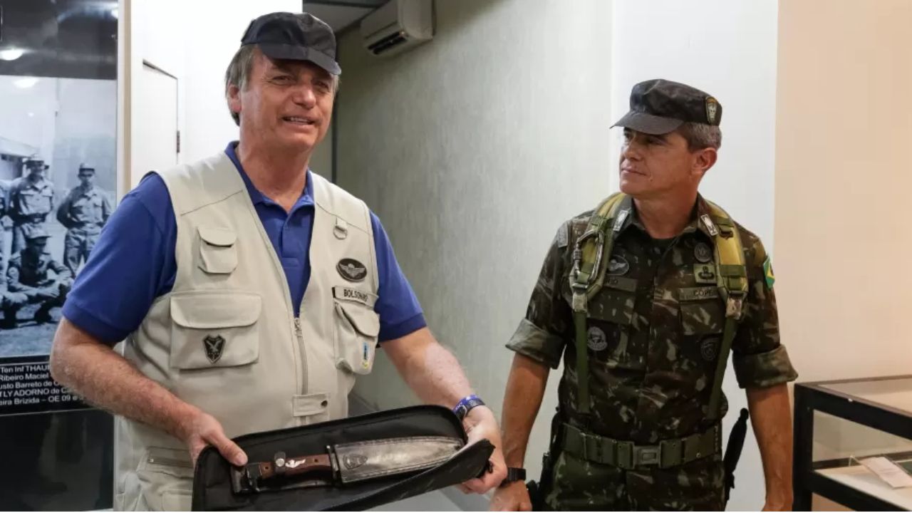 Jair Bolsonaro e o general Mário Fernandes | Reprodução/Isac Nóbrega/Presidência da República