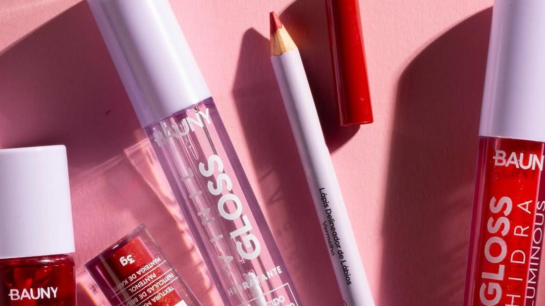 Produtos lip combo morango do amor da Bauny cosméticos l
Reprodução/Instagram/@baunycosmeticos