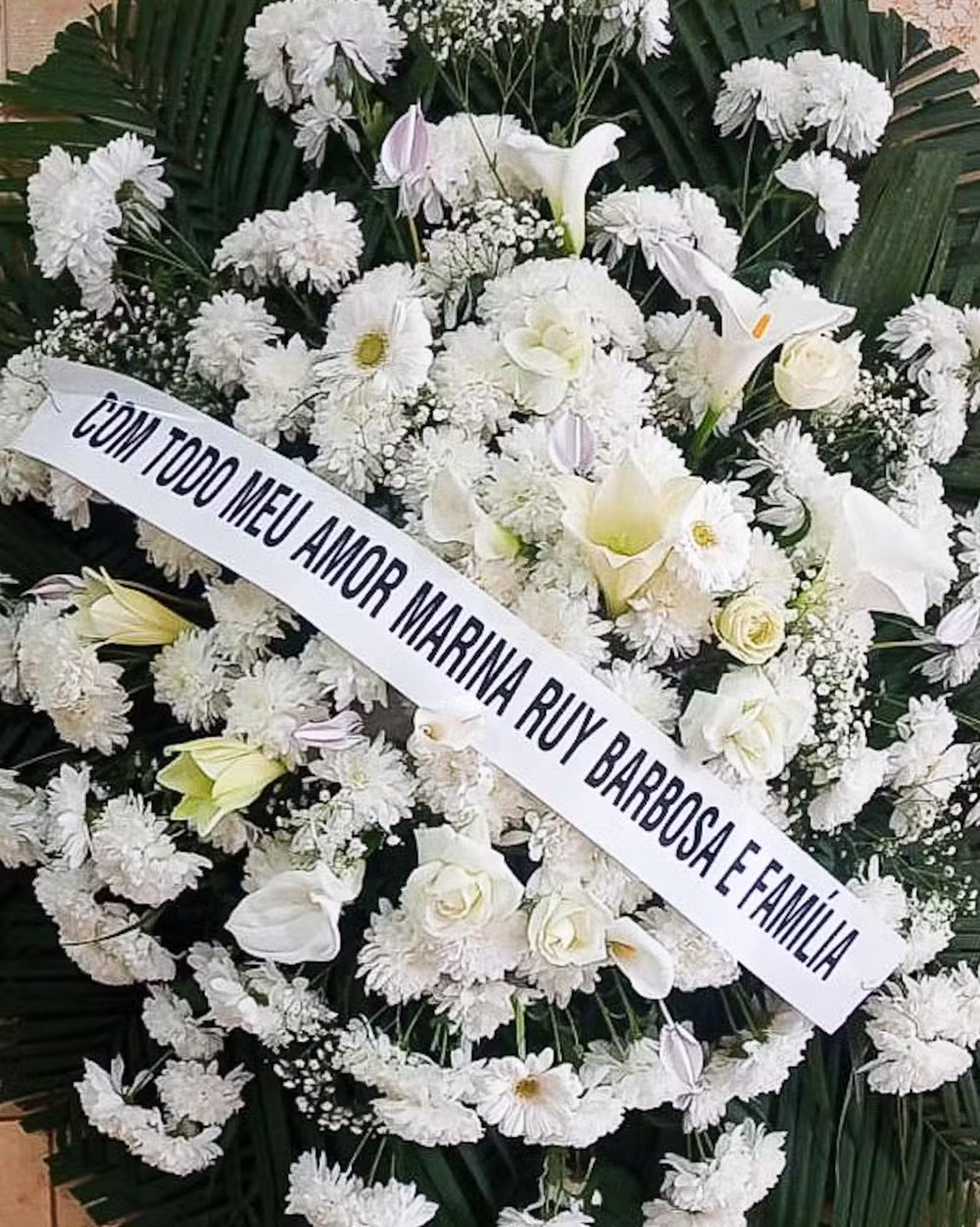 Coroa de flores de Marina Ruy Barbosa para Preta Gil
