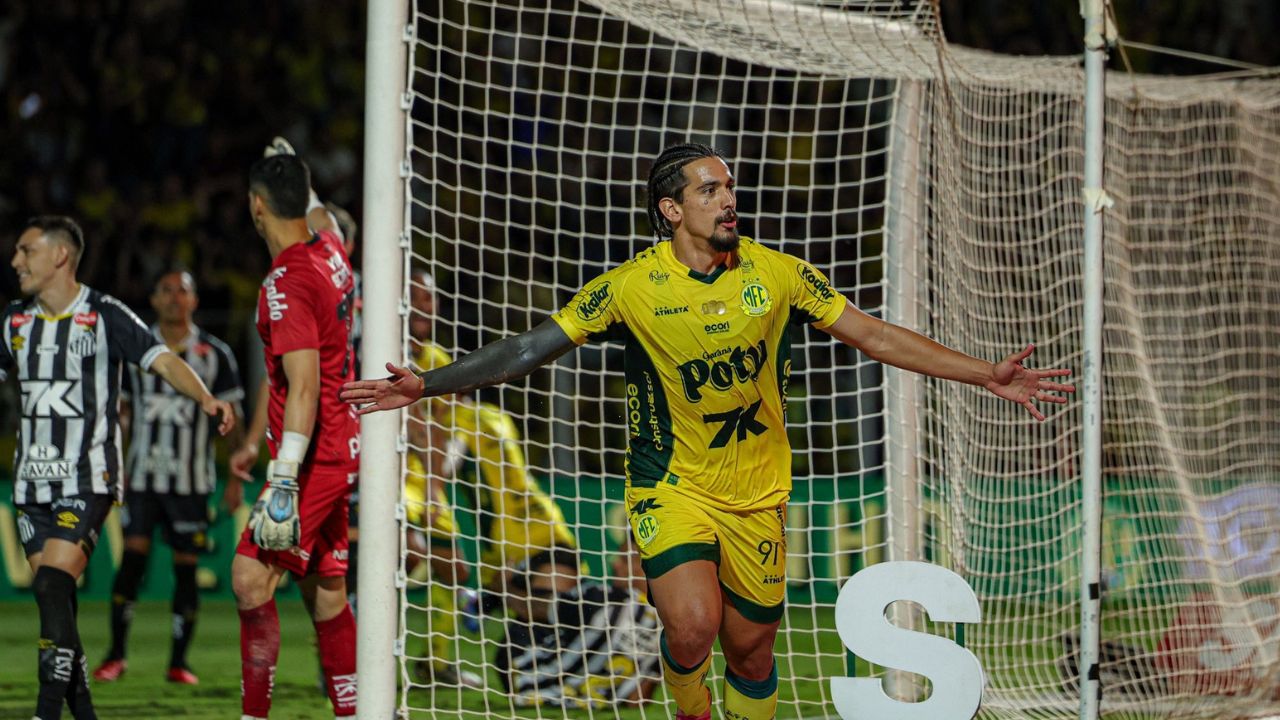 Chico da Costa comemora gol contra o Santos | Reprodução/JP Pinheiro/Agência Mirassol