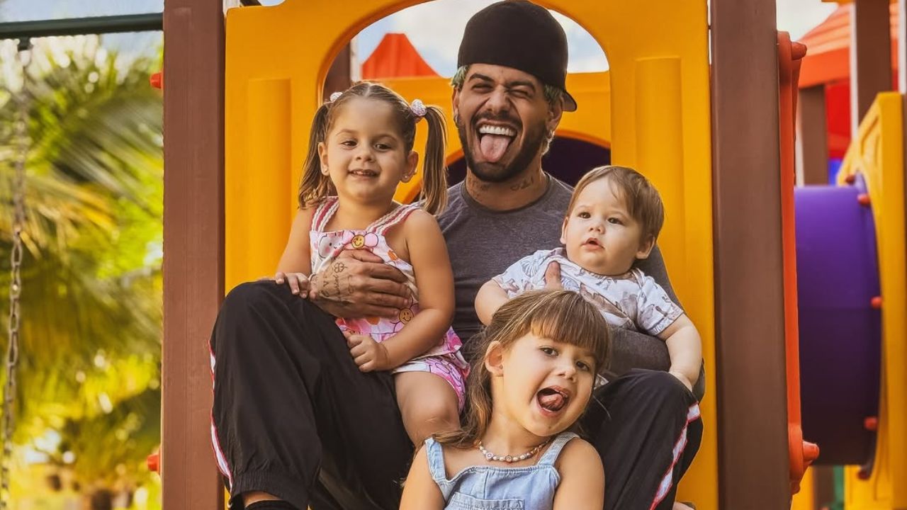 Zé Felipe com seus filhos | Reprodução/Instagram/@zefelipe