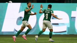 Palmeiras reage, vira sobre o Ceará e segue firme na briga pelo título