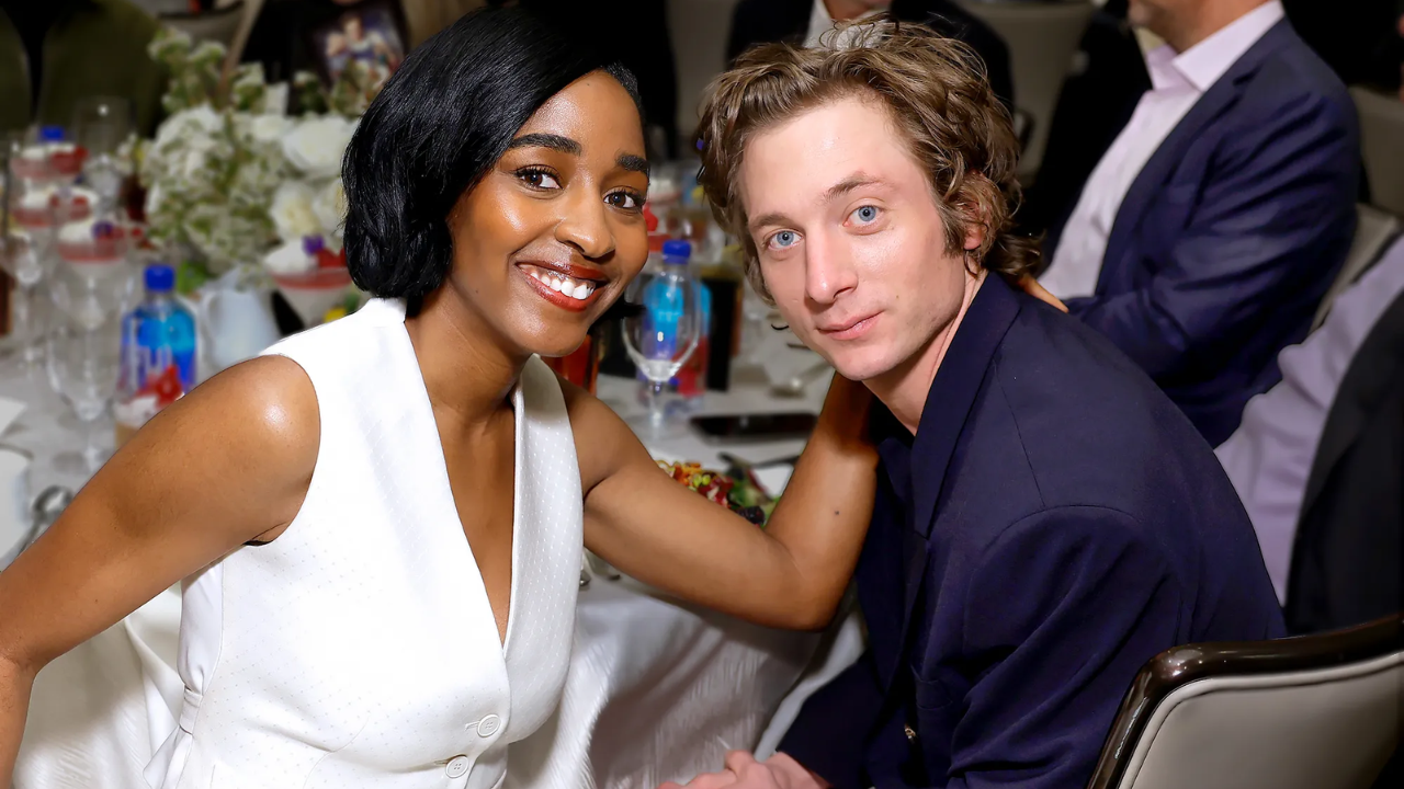 Ayo Edebiri e Jeremy Allen White | Reprodução/Stefanie Keenan/Getty Images Embed