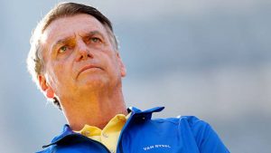 Alexandre de Moraes determina vigilância permanente na residência de Bolsonaro