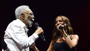 Gilberto Gil e Anitta dividem palco em festa de inauguração da H&M no Brasil