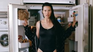 Adriana Lima coloca à venda mansão de R$ 86 milhões em Los Angeles