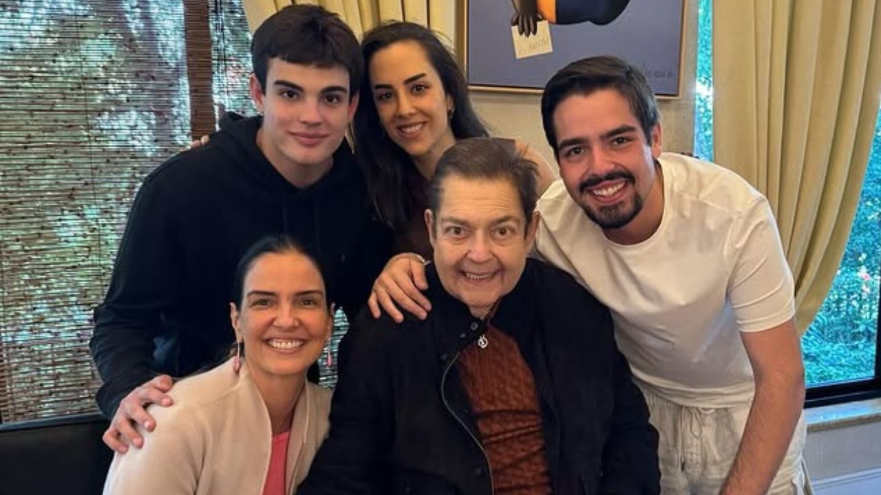 Fausto Silva e Família | Reprodução: Instagram/@joaosilva