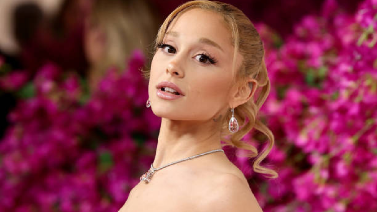 Ariana Grande | Reprodução/Arturo Holmes/Getty Images Embed