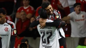 Flamengo domina Inter e avança às quartas da Libertadores