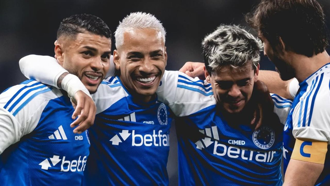 Matheus Pereira comemorando com Wanderson, Fagner e Lucas Silva | Reprodução/Instagram/@matheuspereira