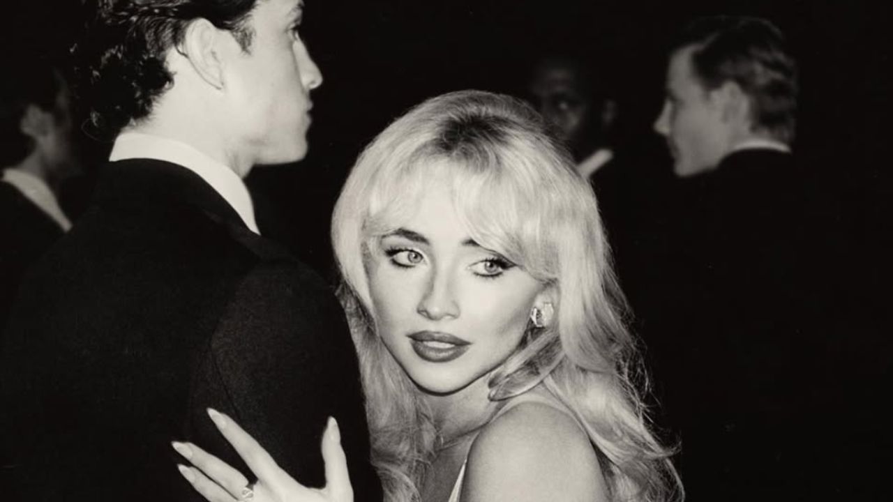 Sabrina Carpenter em capa alternativa de "Man's Best Friend" | Reprodução/Instagram/@sabrinacarpenter