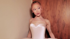 Ariana Grande lança anúncio misterioso sobre possível turnê