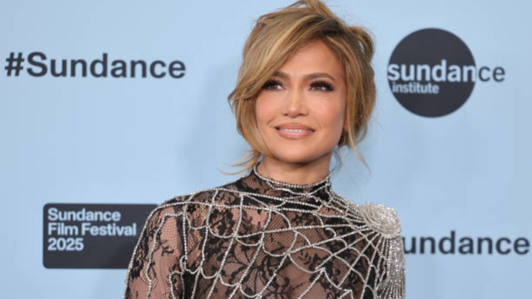 Jennifer Lopez aparece em primeiro trailer de “O Beijo da Mulher Aranha”