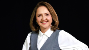 Dez dicas essenciais para conquistar a tão sonhada oportunidade de emprego por Keila Dier, formada em liderança pela Universidade de Ohio