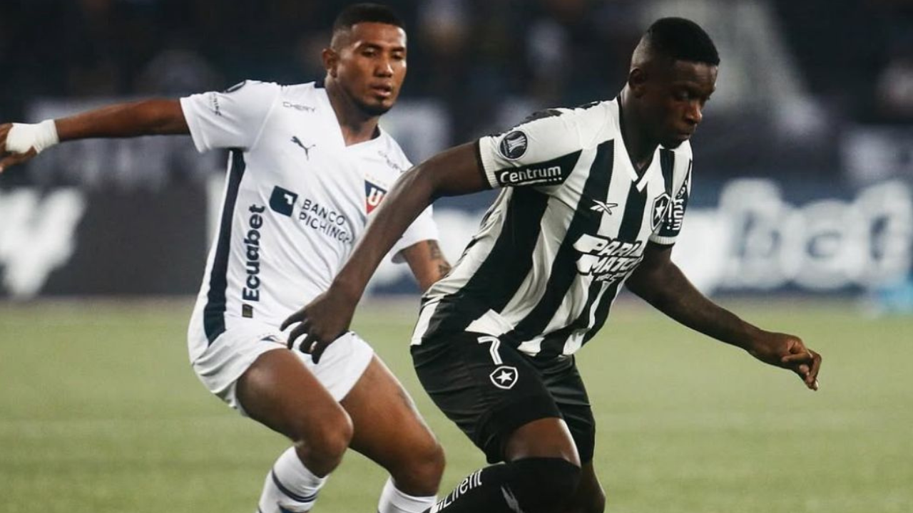 Luis Henrique contra a LDU no duelo em 2024 | Reprodução/Instagram/@luishenrique_07