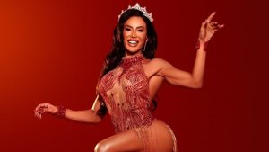 Gracyanne Barbosa elege dois looks para sua coroação de rainha de bateria