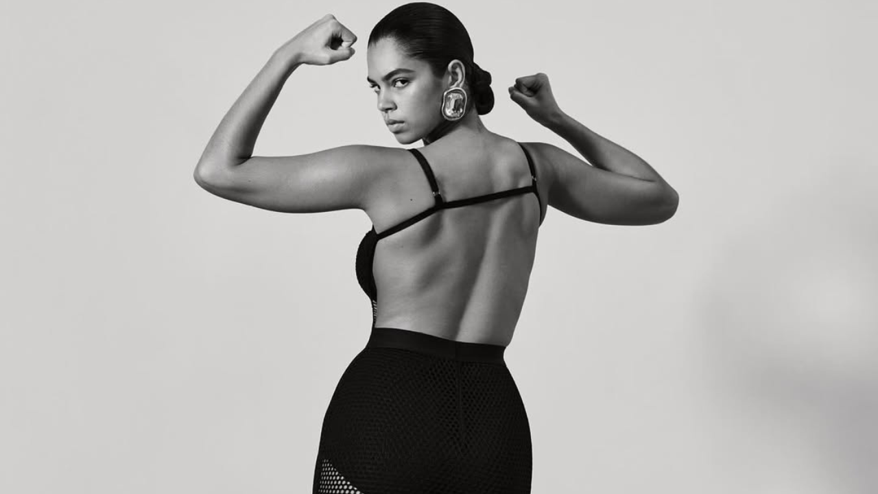 Modelo Emeline Hoareau na campanha da Givenchy | Reprodução/Instagram/@givenchy