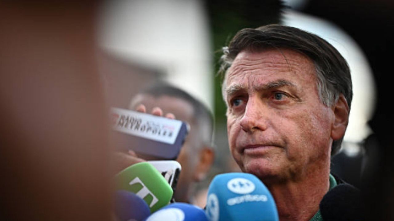 Jair Bolsonaro presta depoimento | reprodução/ Ton Molina/ Getty Images Embed