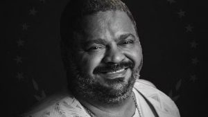 Escolas de samba prestam homenagem a Arlindo Cruz