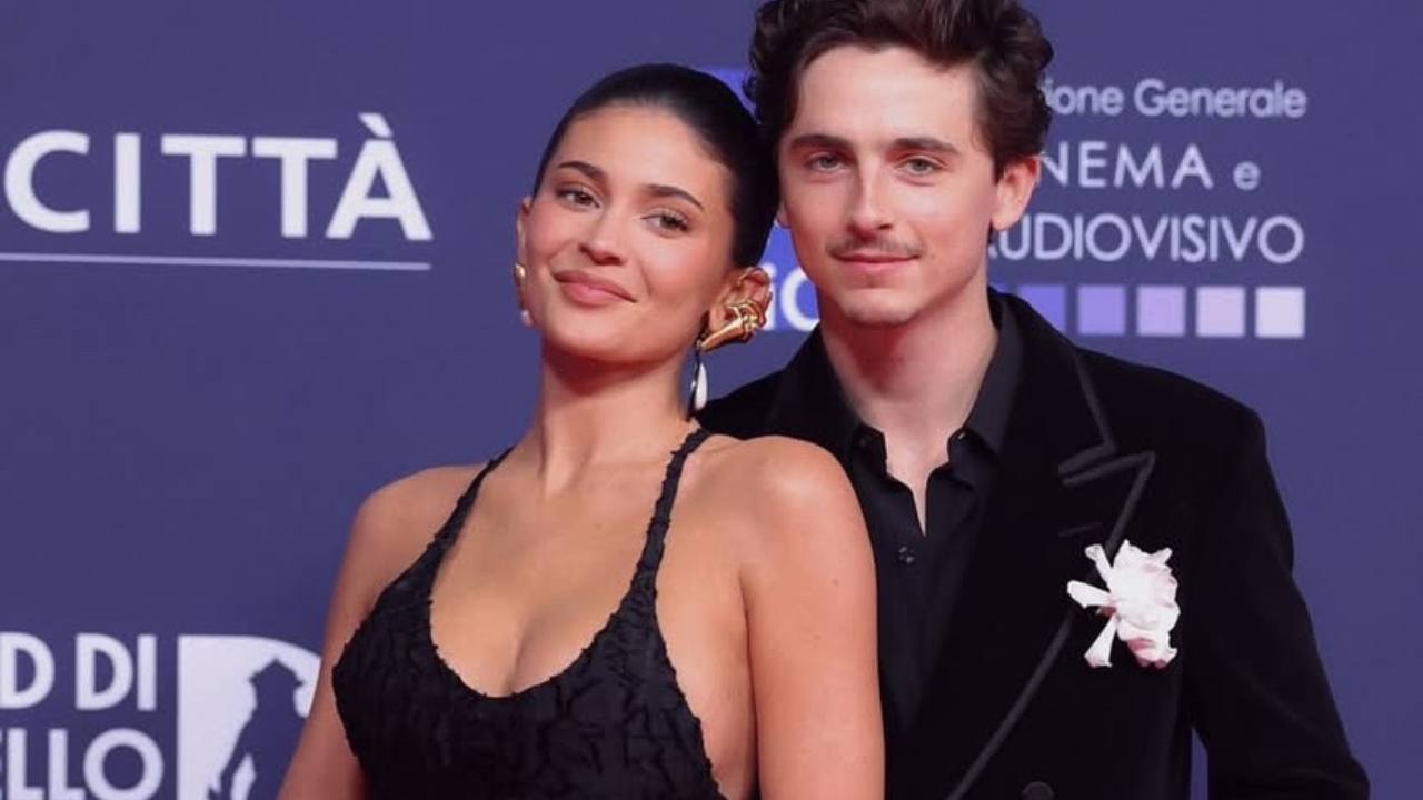 Kylie Jenner e Timothée Chalamet em evento | reprodução/Instagram/@kyliesunivera