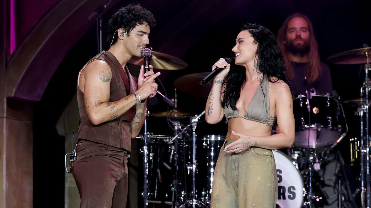 Demi Lovato e Joe Jonas | Reprodução/Kevin Mazur/Getty Images Embed