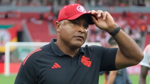 Roger Machado vê confronto aberto e convoca torcida para decisão contra o Flamengo