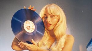 Sabrina Carpenter lança novo projeto “Man’s Best Friend” com single e clipe “Tears”, veja