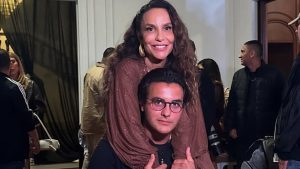 Marcelo Sangalo participa em gravação de novo projeto da mãe e emociona fãs